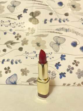 BYS Bright red  Creamy Lipstick, 3g - Vibrant Lip Color